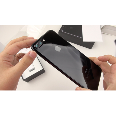 Apple iPhone 7 Plus 32 GB Unlocked, Jet Black US Version (Jet Black)