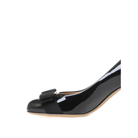 Ferragamo Salvatore  Carla Patent Leather Court Shoes, Brand Size 9 574558 01B792 039